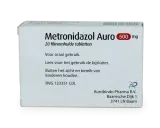 Opakowanie leku Metronidazol Auro 500 mg, zawierające 20 tabletek. Przeznaczony do stosowania doustnego.