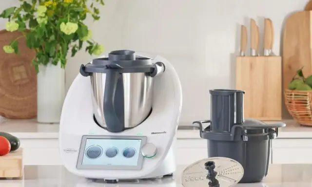 Nowoczesny robot kuchenny Vorwerk z akcesoriami. Szukasz **telmizek zamienniki**? Ten sprzęt ułatwi Ci gotowanie.